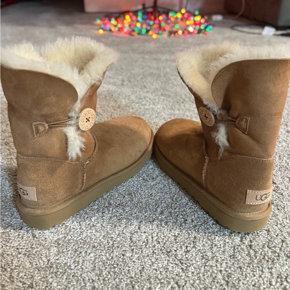 Ugg Bailey Button Chestnut - Picture 6 of 7